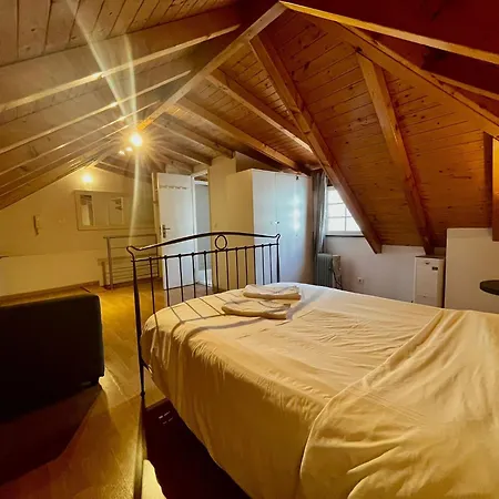Apartment 2 Bedroom, 2 Bathroom - Travessa Da Madalena Lisbon