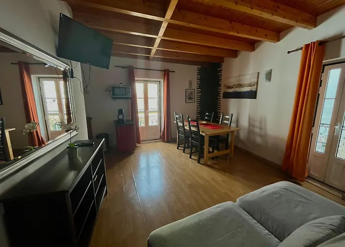 2 Bedroom, 2 Bathroom - Travessa Da Madalena *